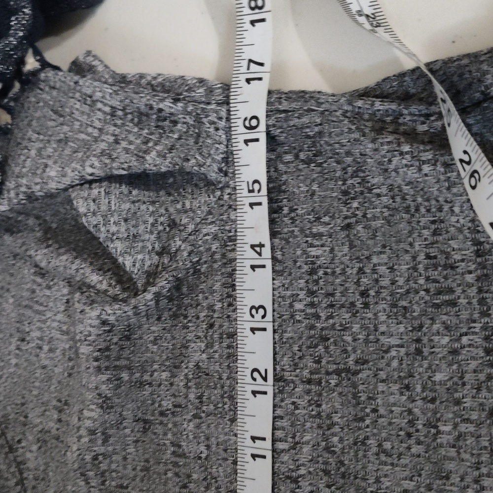 THML Navy and Gray Textured Blouse - Picture 7 of 7